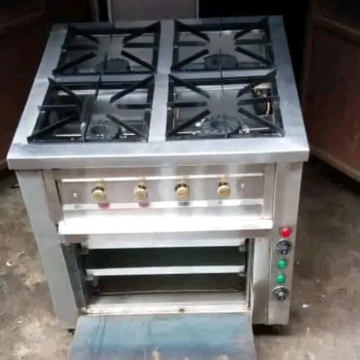 Four burner commercial gas cooker with oven