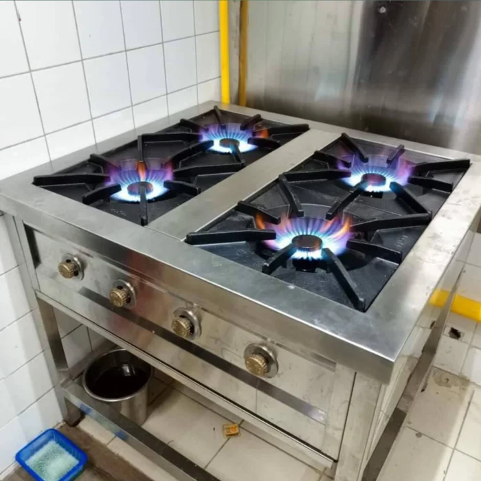 Four-burner commercial gas cooker (high pressure with cast grill)